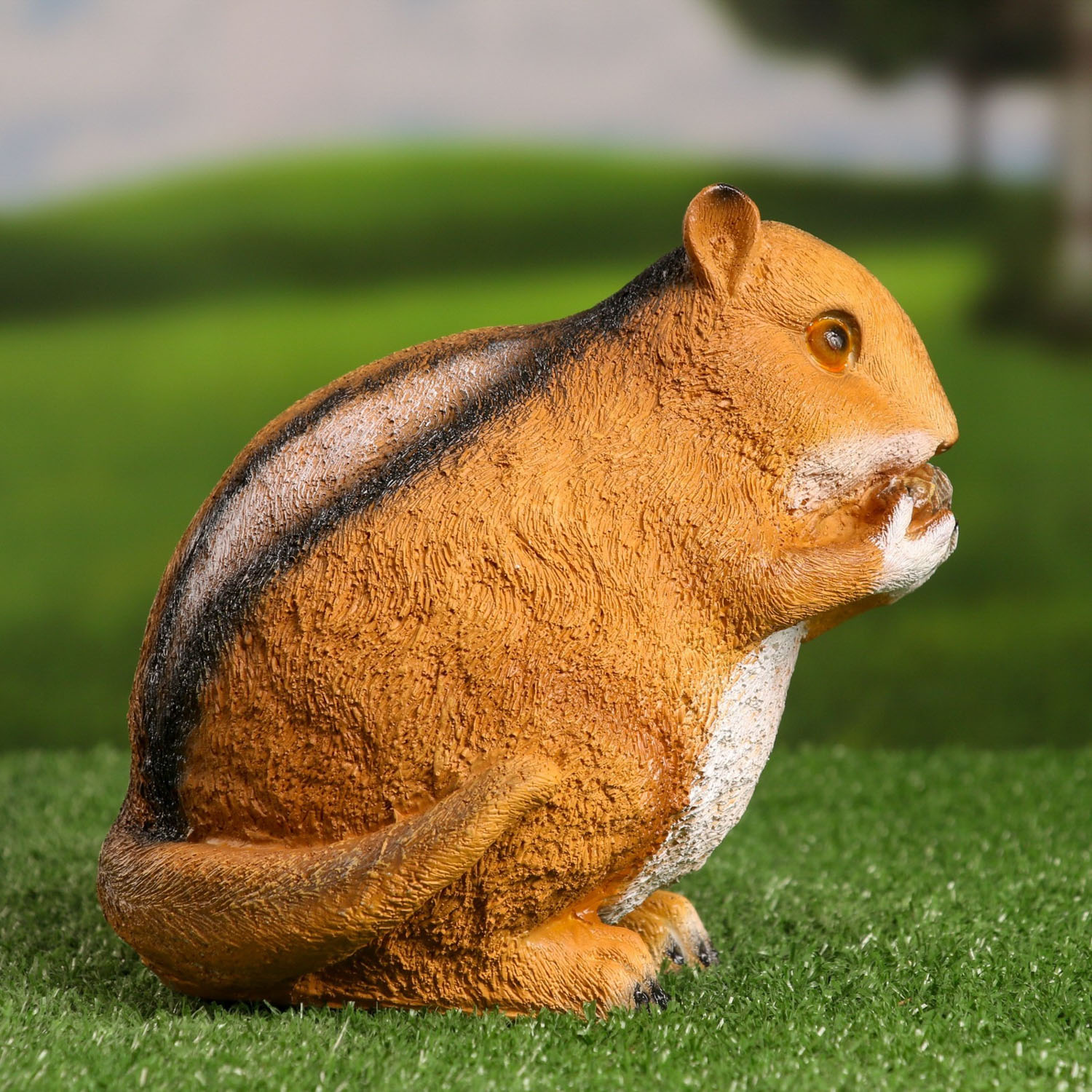 Садовая фигура "Бурундук с орехом" 19х16см 9567798