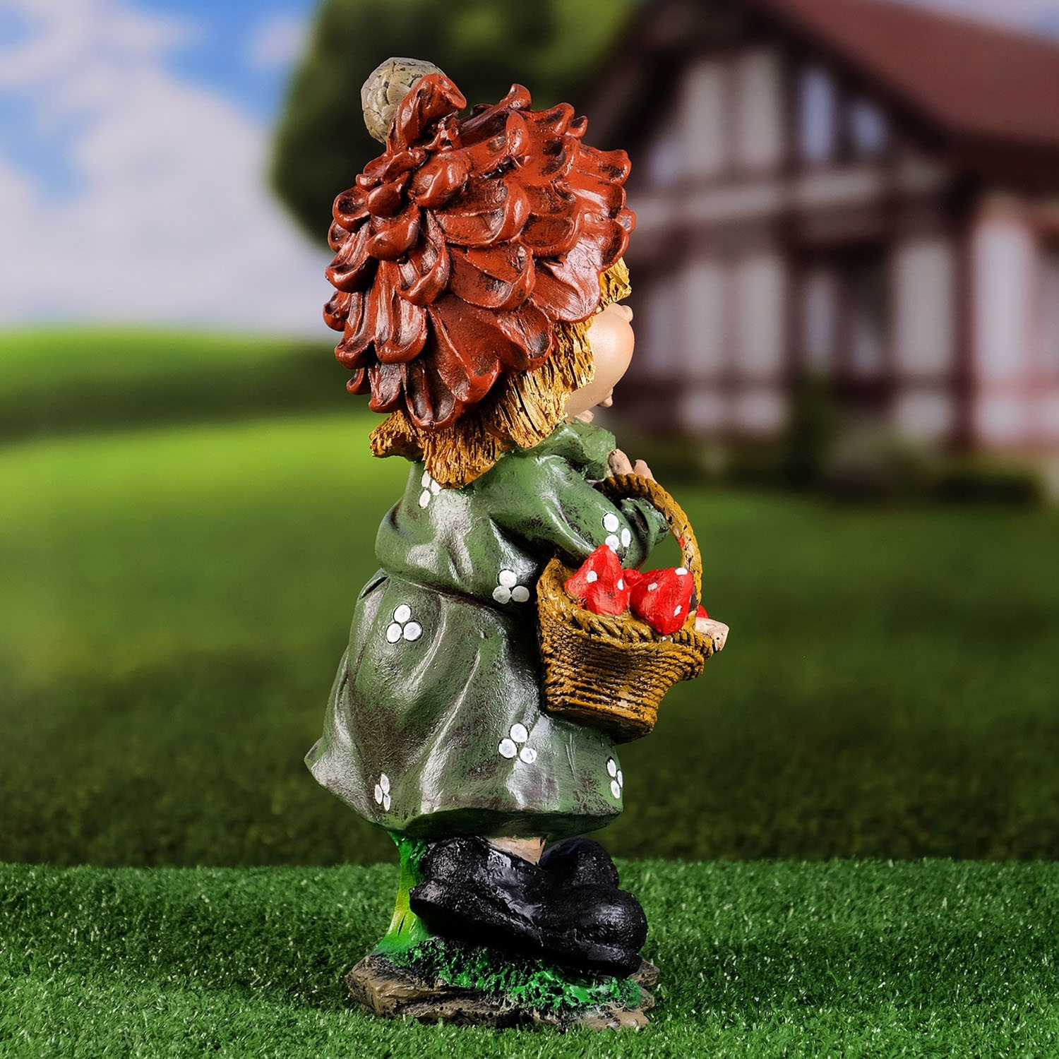 Садовая фигура "Гномик с корзинкой грибов"  17х35см 4855589
