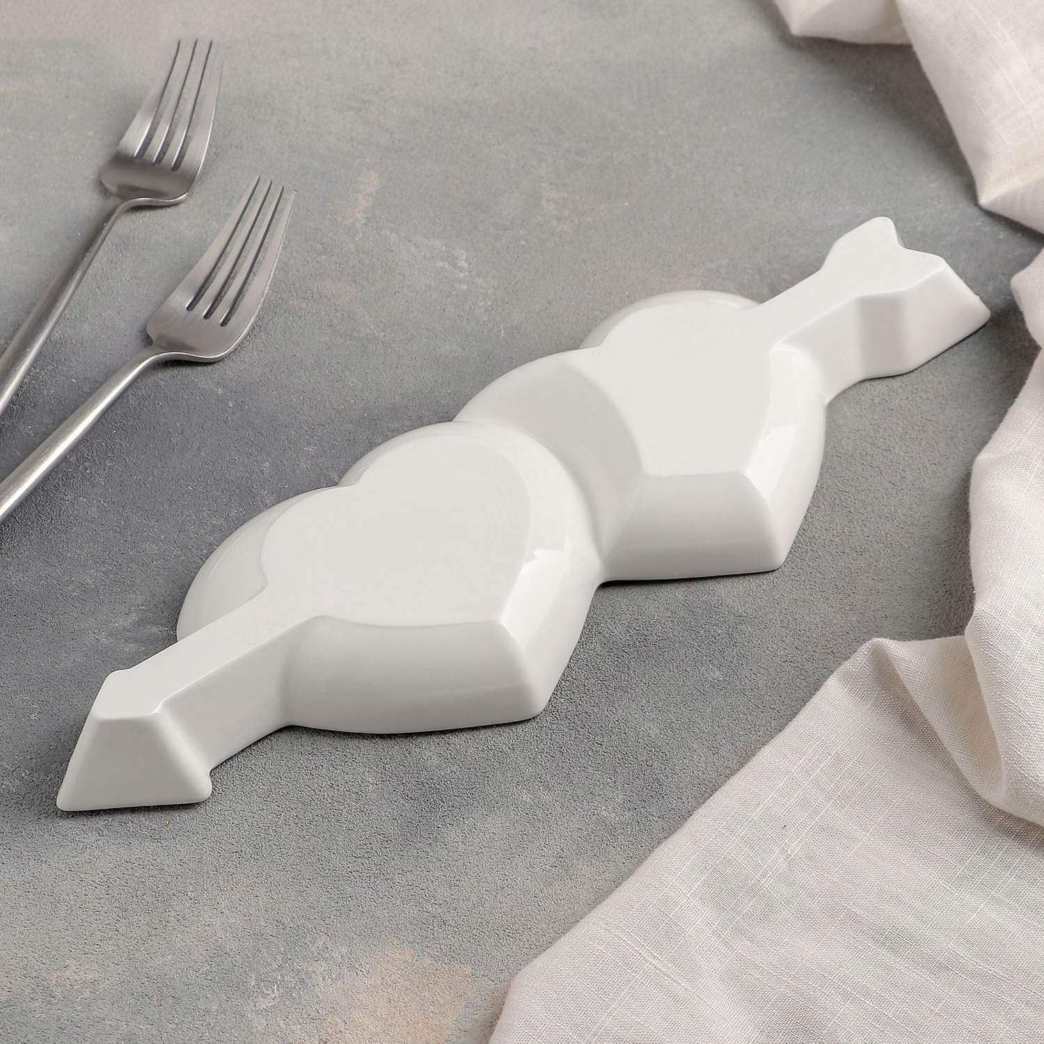 Менажница 2 ячейки "Влюбленные сердца" 31х10х2,5 см 4474480 Менажница 2 ячейки "Влюбленные сердца" 31х10х2,5 см 4474480