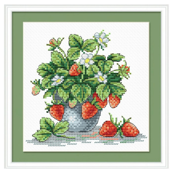 Набор для вышивания "Аппетитная клубника" 15*18 М-066 5191761