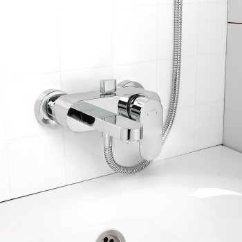 Смеситель для ванны Cersanit Elio 63045, короткий излив, однорычажный Смеситель для ванны Cersanit Elio 63045, короткий излив, однорычажный