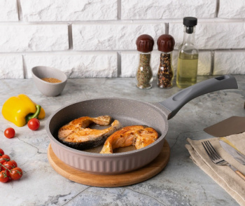 Сковорода алюмин. антипригарная "Kukmara" "Stella" Cappuccino d28см сск280а *1/5 Сковорода алюмин. антипригарная "Kukmara" "Stella" Cappuccino d28см сск280а *1/5